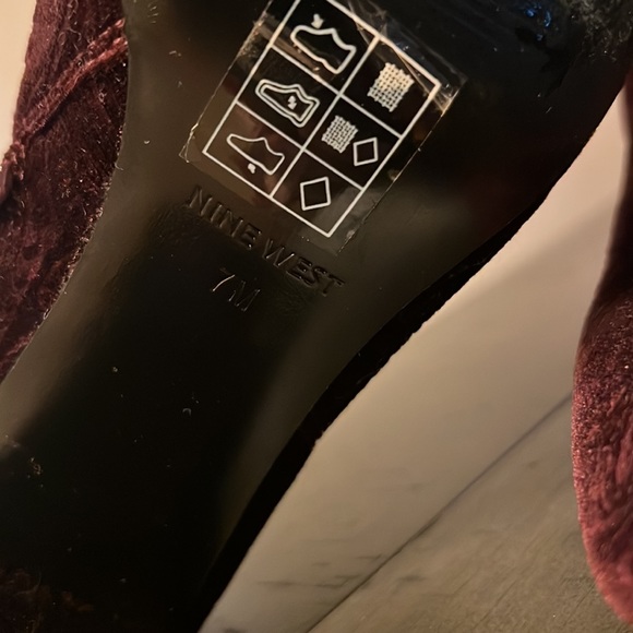 Velvet Booties NINE WEST - Picture 5 of 6